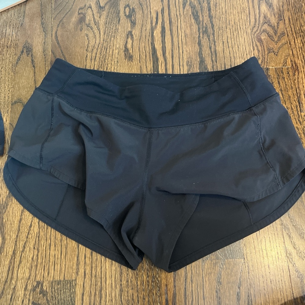 Lululemon size 4 speed up 2.5 inch, black, perfect condition.